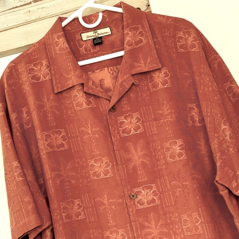 Tommy Bahama Men’s Relaxed Fit Island Inspired Silk Shirt